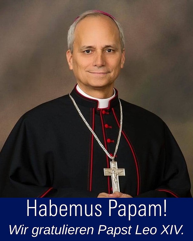 Weißer Rauch am Himmel: Habemus Papam! US-Kardinal Robert Francis Prevost ist neuer Papst!
Tausende auf dem Petersplatz jubelten, als das Rauchsignal der Kardinäle sichtbar wurde. Viele Menschen aus allen Teilen Roms strömten zum Vatikan und riefen: „Viva il Papa“.

Mit Dankbarkeit begrüßen wir Papst Leo XIV. und wünschen ihm Gottes reichen Segen.
Möge er mutig den Weg von Papst Franziskus fortsetzen, sein Wirken Hoffnung
schenken, Brücken bauen und Herzen bewegen.
Ad multos annos!

© Villanova University Media 
#NeuerPapst #GottesSegen #HabemusPapam #Konklave #weißerRauch