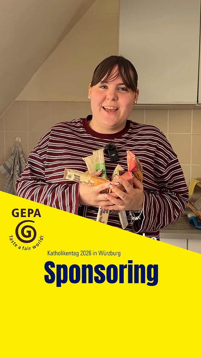 Warum haben wir eigentlich ein Paket von GEPA bekommen? 🤔📦 
Ganz einfach: Die GEPA unterstützt uns als Partnerin beim Katholikentag und sorgt dafür, dass unsere vielen Helfenden versorgt sind. Und das nicht irgendwie, sondern mit jeder Menge leckerer und fairer Snacks! 🍫 

Gerade während der Durchführung des Katholikentags ist es super wichtig, dass alle genug Power haben. Und genau da kommen diese kleinen, aber feinen Snacks ins Spiel. 

Ihr braucht eine superhealthy Rezeptidee? Und ihr wollt wissen, was es mit „Snaps“ auf sich hat? Schaut euch das Video an! 
Bestimmt habt ihr jetzt auch Hunger bekommen!😋 

#katholikentag #GEPA #würzburg #katholikentag2026 #helfende