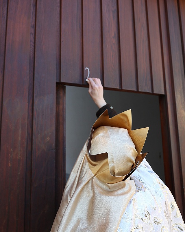 👑 Gestern durften wir die Sternsinger bei uns begrüßen – mit Liedern, Segensspruch und Kreidezeichen haben sie den traditionellen Segen „20*C+M+B+26“ („Christus mansionem benedicat – Christus segne dieses Haus“) in unsere Räume gebracht. 💫 
Wir freuen uns, Teil dieser schönen Aktion zu sein, die Kinder weltweit unterstützt und Hoffnung schenkt. 💛 

„Segen bringen, Segen sein – Gemeinsam für Kinder in Bangladesch und weltweit!“ 🌍👑
 
#Sternsinger2026 #SegenBringenSegenSein #katholikentag #katholikentag2026 #würzburg