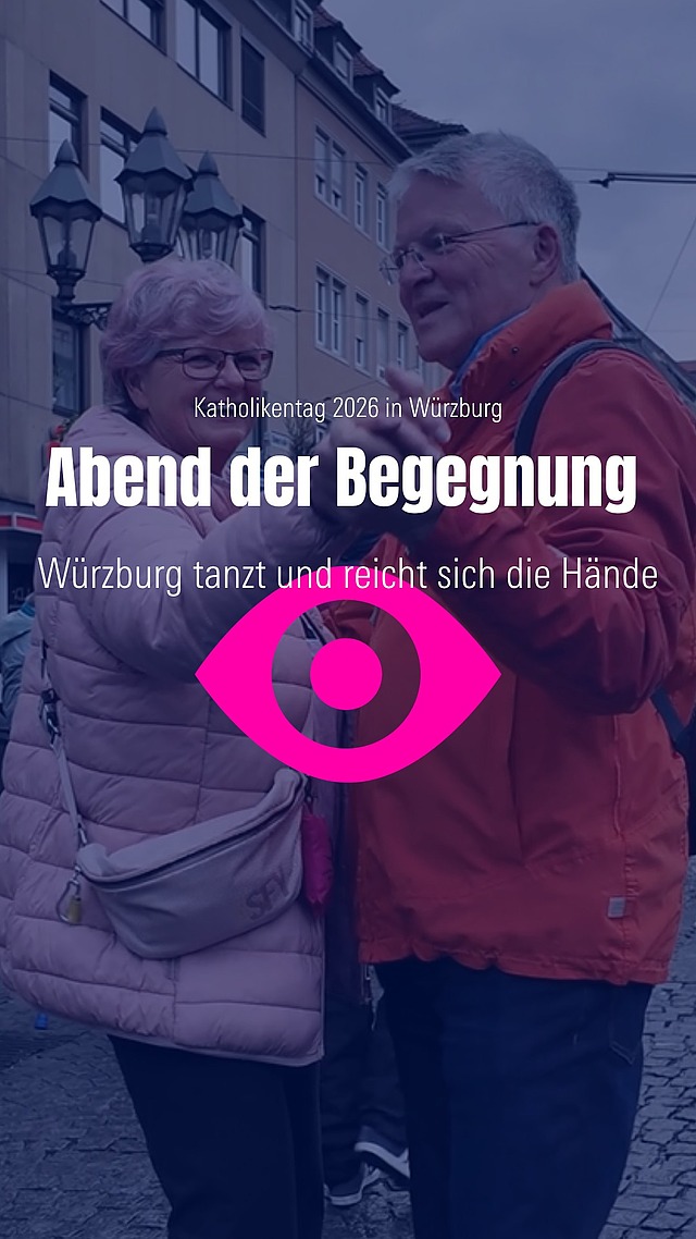 Das bisschen Regen kann uns nix! 

Die Besucher:innen des Abends der Begegnung haben sich die gute Laune jedenfalls nicht nehmen lassen. Und auch Würzburg selbst zeigte sich von seiner gastfreundlichsten Seite.

Ein grandioser Abend mit Musik, Tanz und zahllosen Wiedersehen. 

Video: Dominik/Marco/Philipp
#AbendDerBegegnung #katholikentag2026 #katholikentag #kt2026 #würzburg