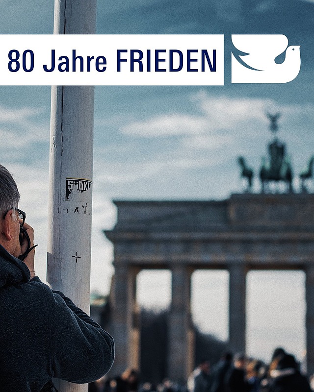 80 Jahre Frieden!
Auch 80 Jahre nach dem Ende des Zweiten Weltkriegs hat der 8. Mai als vielschichtiger Moment des Gedenkens – zwischen Befreiung, Verlust und Neuanfang – nicht an Bedeutung verloren.
Im Gegenteil:
👉 Nie wieder ist jetzt.
Demokratie, Erinnerungskultur und Zivilcourage sind keine Selbstverständlichkeit. Lasst uns gemeinsam dafür einstehen.
#TagDerBefreiung #NieWieder #Frieden