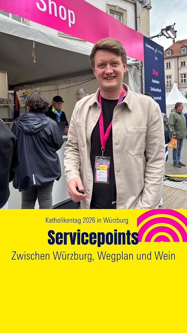 Egal ob ihr Orientierung, ein Souvenir zur Erinnerung oder generelle Hilfe braucht. Die Servicepoints des Katholikentags sind an drei Standorten für Euch da.
ℹ️Bahnhofsvorplatz
ℹ️Oberer Markt
ℹ️an der Friedensbrücke

Wir haben es uns natürlich nicht nehmen lassen einen der Katholikentags-Weine von GWF zusammen mit Interessierten zu probieren.🍷

Video: Julia/ Philipp 

#katholikentag2026
#katholikentag
#kt2026
#würzburg