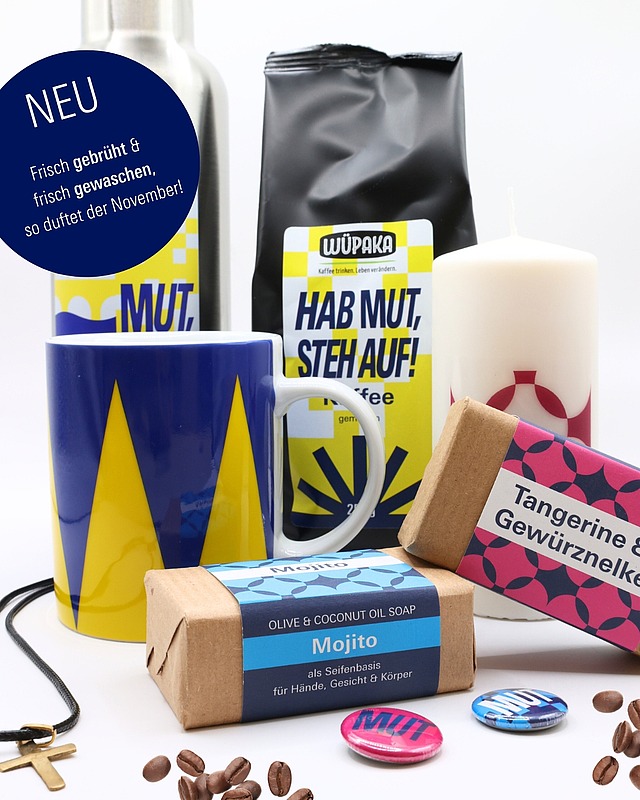 Aufstehen ist schwer? 
Unser Tipp: erst Kaffee, dann Seife. 

👉Jetzt neu im Shop: Hab Mut, Steh Auf - Kaffee & handgemachte Seifen! 

☕ Gemahlener Kaffee: Angenehm milder, ausgewogener Fair Trade-Kaffee aus Tansania, bezogen über WÜPAKA (Würzburger Partnerkaffee e.V.). Der gemeinnützige Verein setzt sich seit 1998 für fairen Kaffeehandel ein. 

🧼 Hartseifen: Zaubern einen angenehmen Duft ins Badezimmer 

✨ Mojito: Frisch, spritzig, mit Zitrusnoten und einem Hauch Minze 
✨ Orange: Fruchtig, belebend 
✨ Tangerine & Gewürznelke: Fruchtig trifft auf würzig/orientalisch - Perfekt für die Weihnachtszeit und wunderbar zum Verschenken! 🎁 
*da riecht man Weihnachten* 

Zum Shop: 👉 katholikentag.de/shop 

#KaffeeLiebe #NovemberDuftet #katholikentag #katholikentag2026 #würzburg