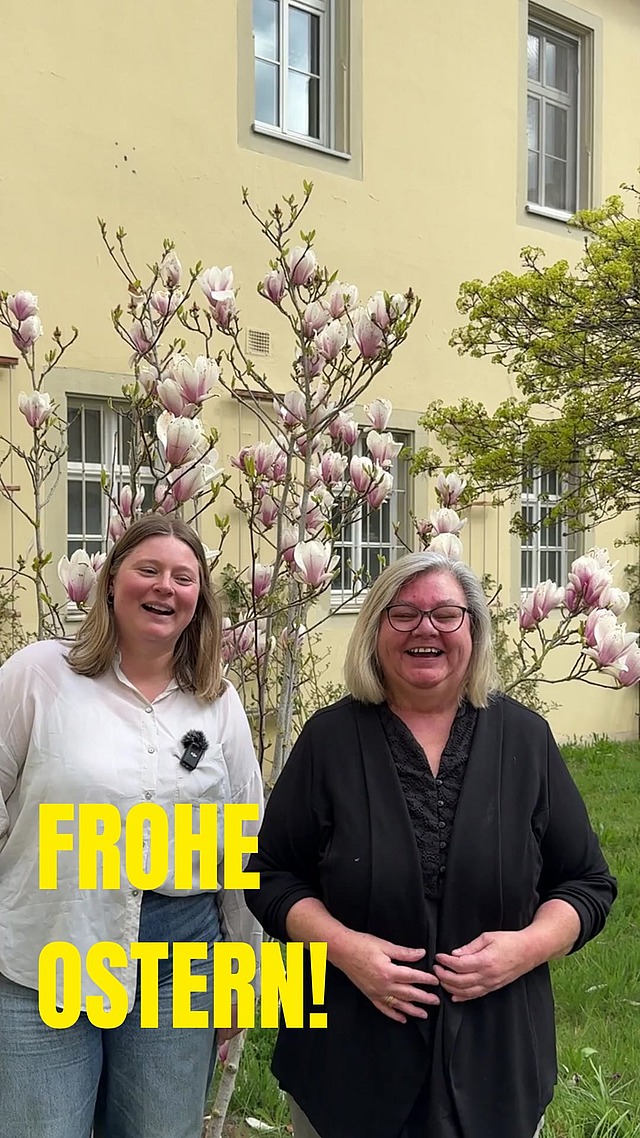🐣🐰 FROHE UND GESEGNETE OSTERN – in Gebärdensprache!
Margit Friedrich, Diözesanvorsitzende der katholischen Gehörlosen-Gemeinschaft St. Kilian in Würzburg, schickt euch heute einen herzlichen Ostergruß in Gebärdensprache. ✨

Vielen Dank für euren Besuch und die lieben Ostergrüße! Wir haben einiges gelernt und durften einen wertvollen Einblick in die Gebärdensprache gewinnen. 
Kanntet ihr vielleicht sogar einige Zeichen?
 
Wir wünschen euch allen ein frohes und gesegnetes Osterfest, schöne Feiertage und viele Momente der Hoffnung, Freude und Begegnung. 🌷
#Ostern #FroheOstern #Gebärdensprache #Inklusion #Gemeinschaft katholikentag