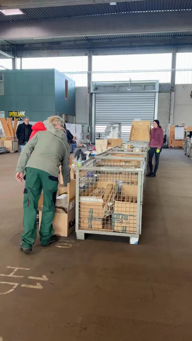 Noch mehr Einblicke in unser Versandwochenende und wer hier alles so zu finden ist!📦🤪

#katholikentag #würzburg #katholikentag2026 #team